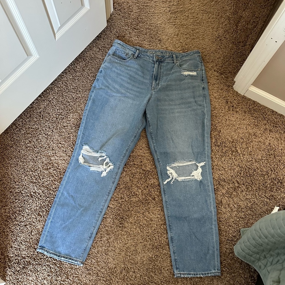 American Eagle mom jean